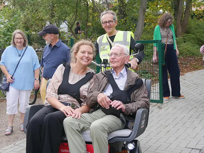 Radeln thema spaziergang bild